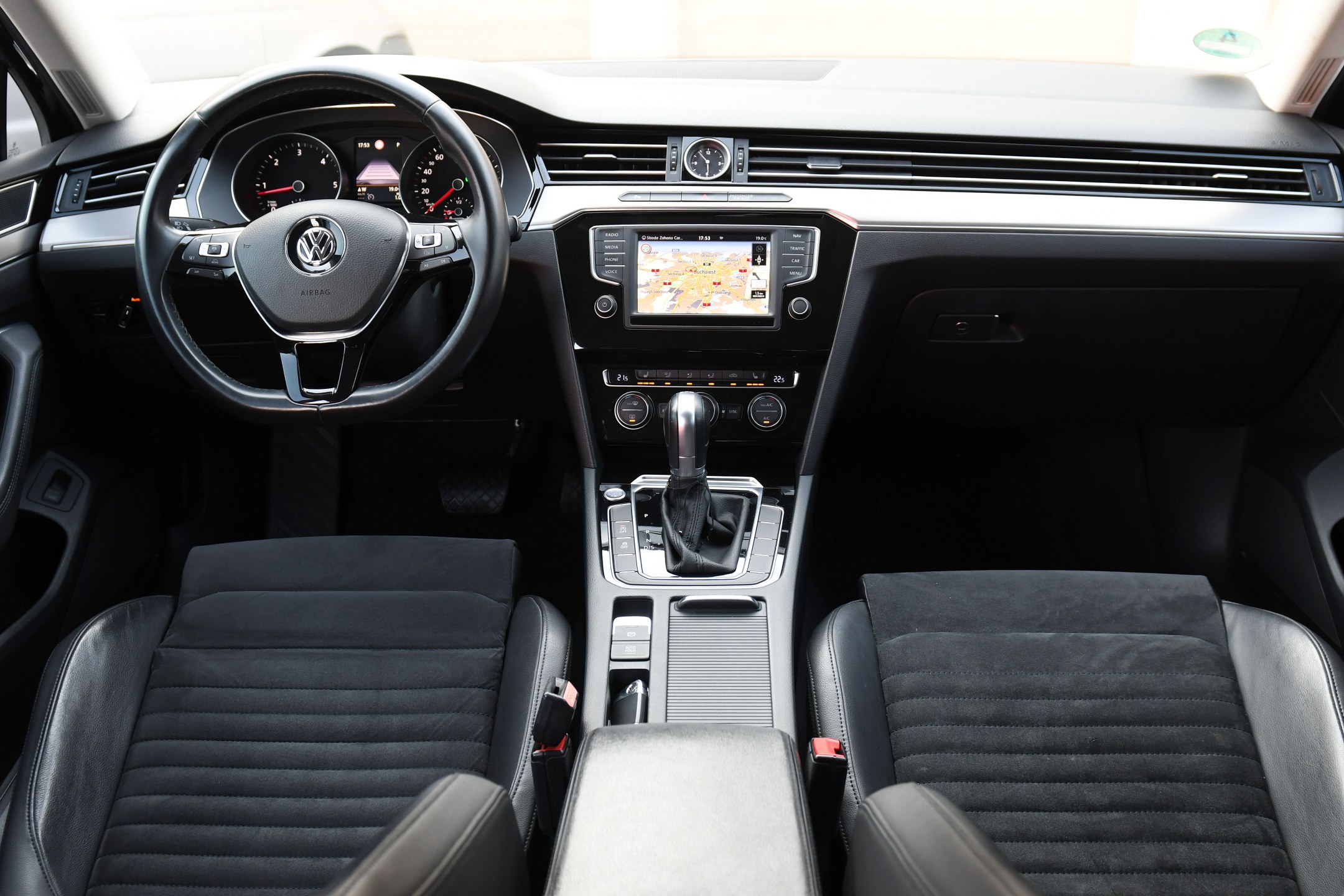 VOLKSWAGEN PASSAT DSG 190CP 2015 FARURI/LED/PIELE2015 NAVI/INMATRICULATA RO