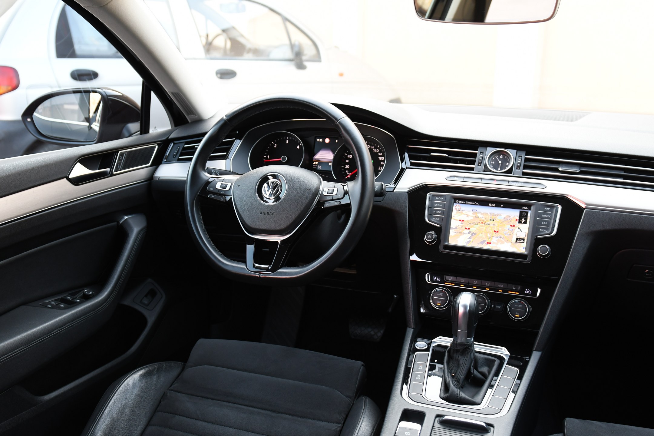 VOLKSWAGEN PASSAT DSG 190CP 2015 FARURI/LED/PIELE2015 NAVI/INMATRICULATA RO