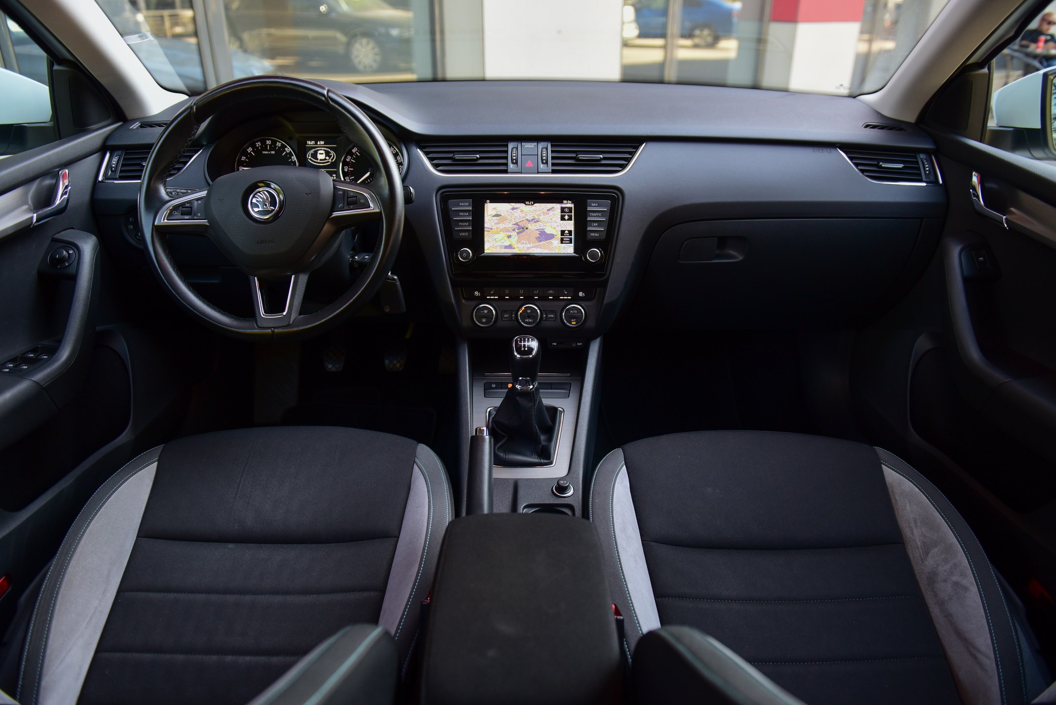 BI XENON NAVIGATIE PARK ASSIST JANTE ALIAJ 18/MODEL JOY TVA DEDUCTIBIL