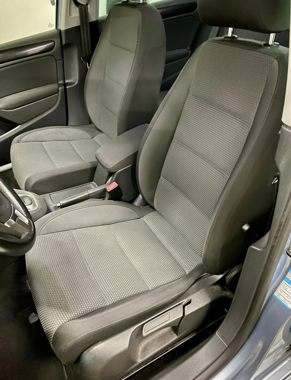 1.4 160CP BiXENON PIELE ALCANTARA TRAPA JANTE ALIAJ 17  LED SPATE