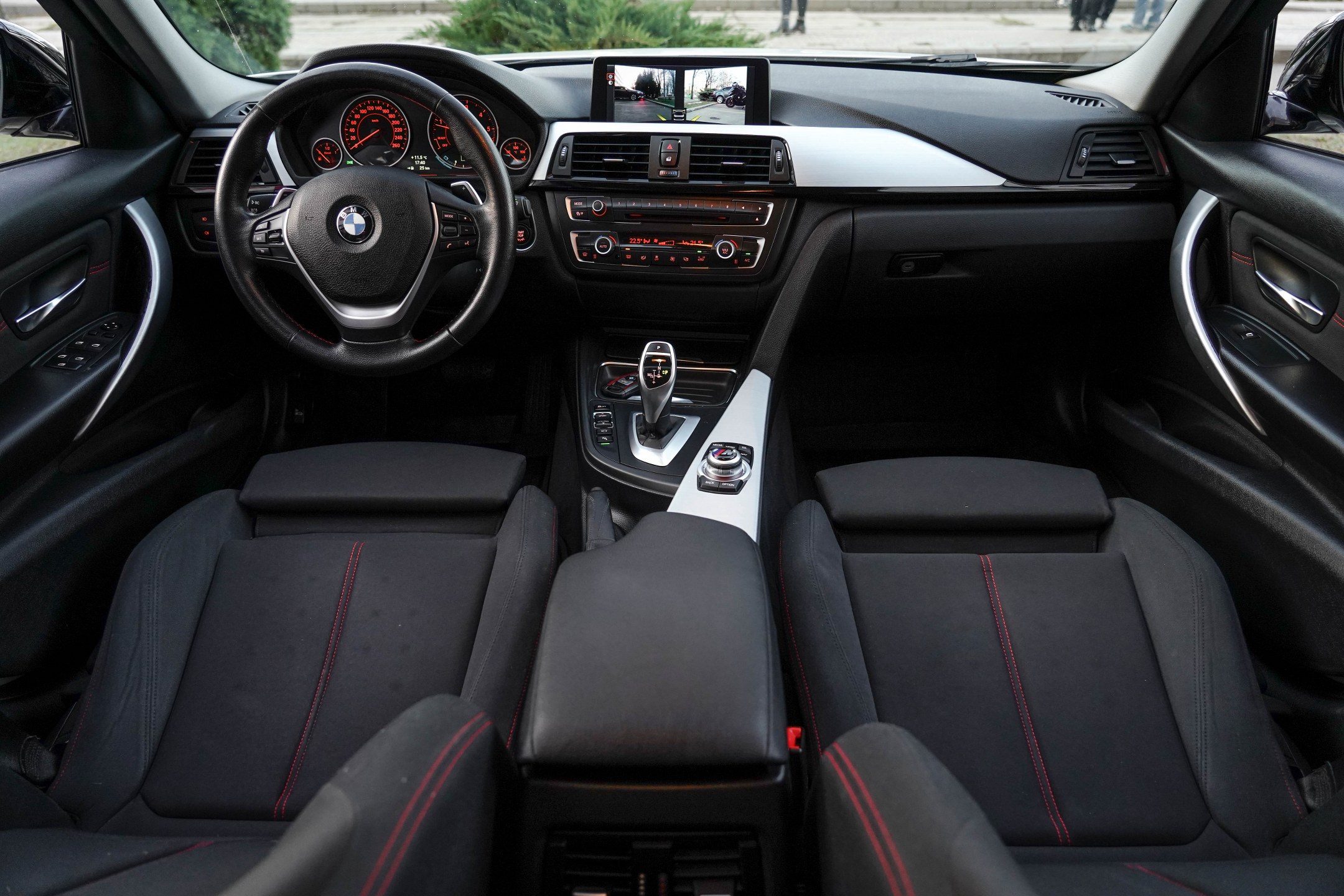 320 184CP XDRIVE XENON LED HEAD UP TRAPA SPORTLINE