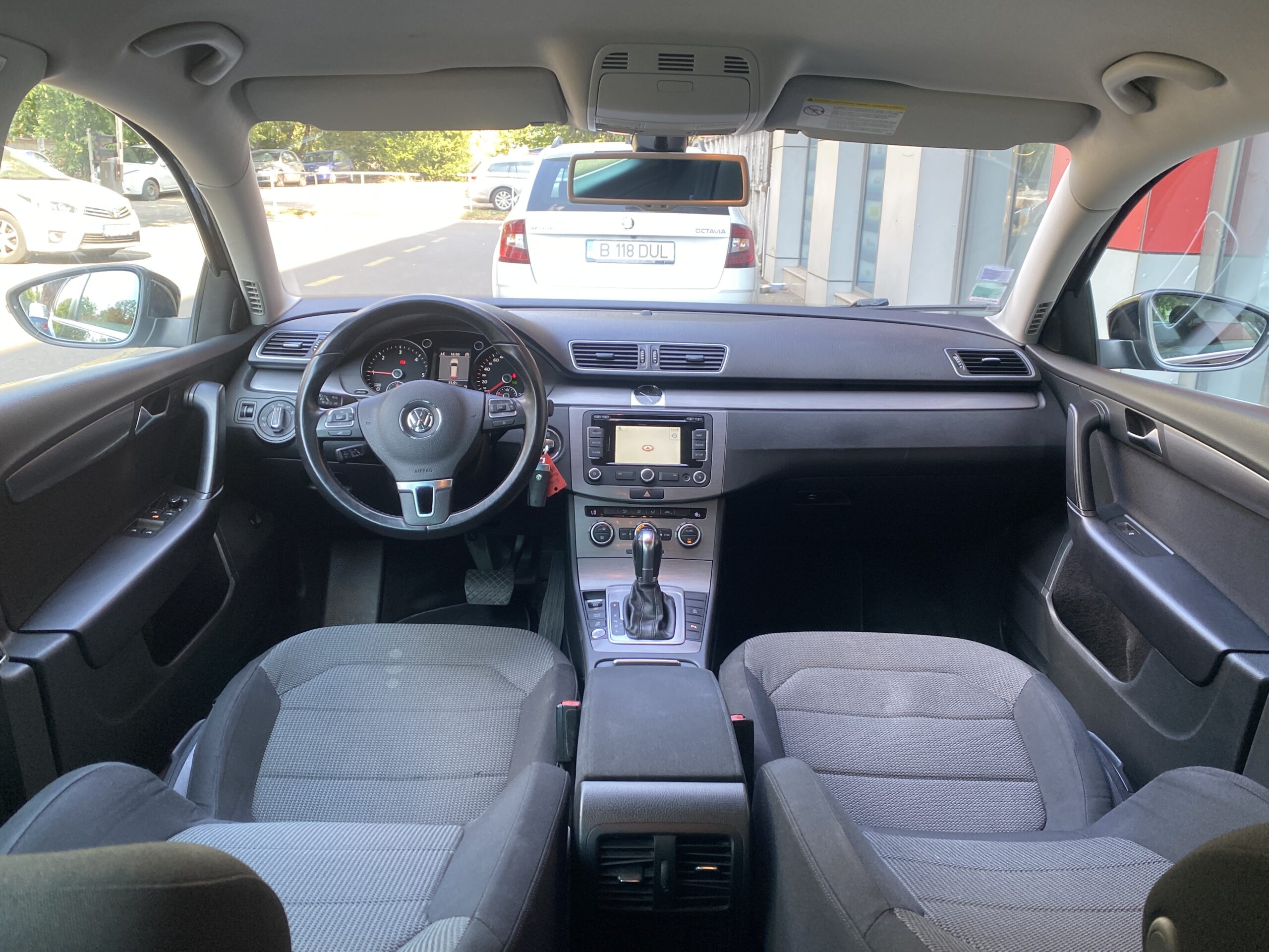 R LINE 2014 2.0DSG Bi XENON LED KEYLESS ACCES NAVIGATIE