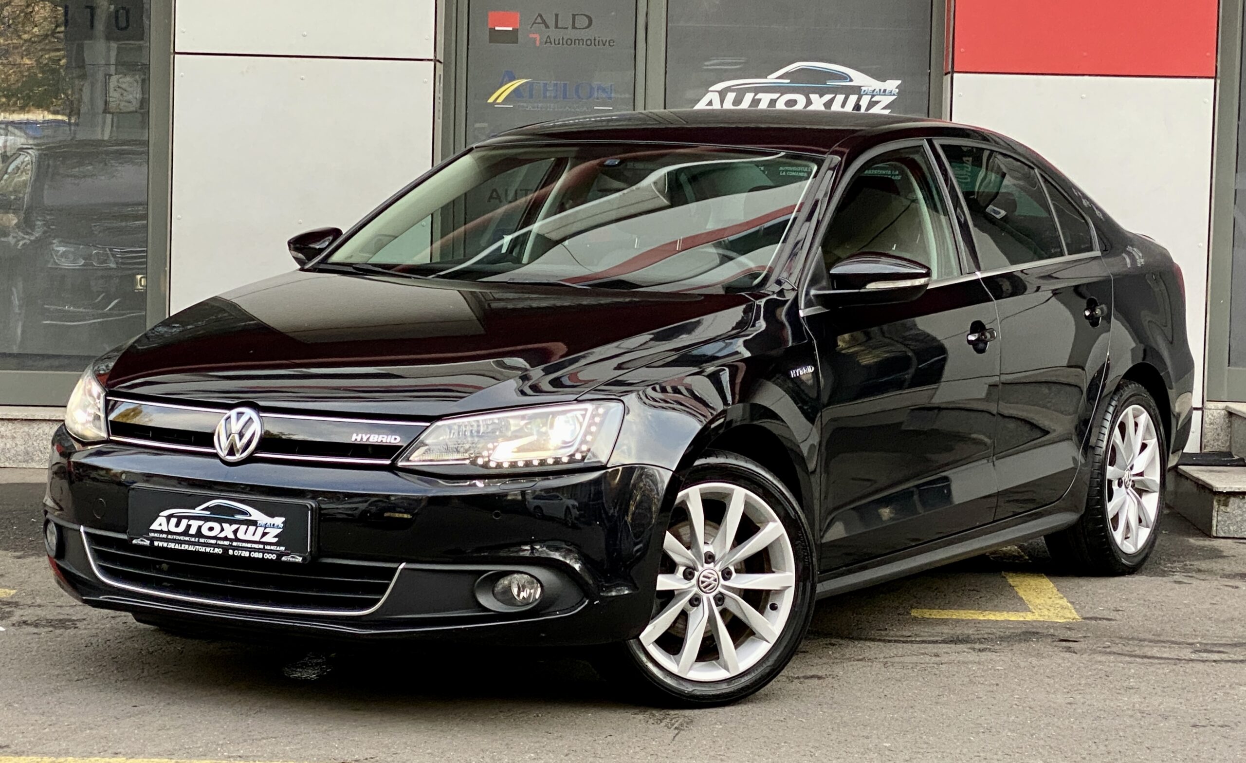 Hybrid Bi.Xenon Navigatie ParkAssist Istoric