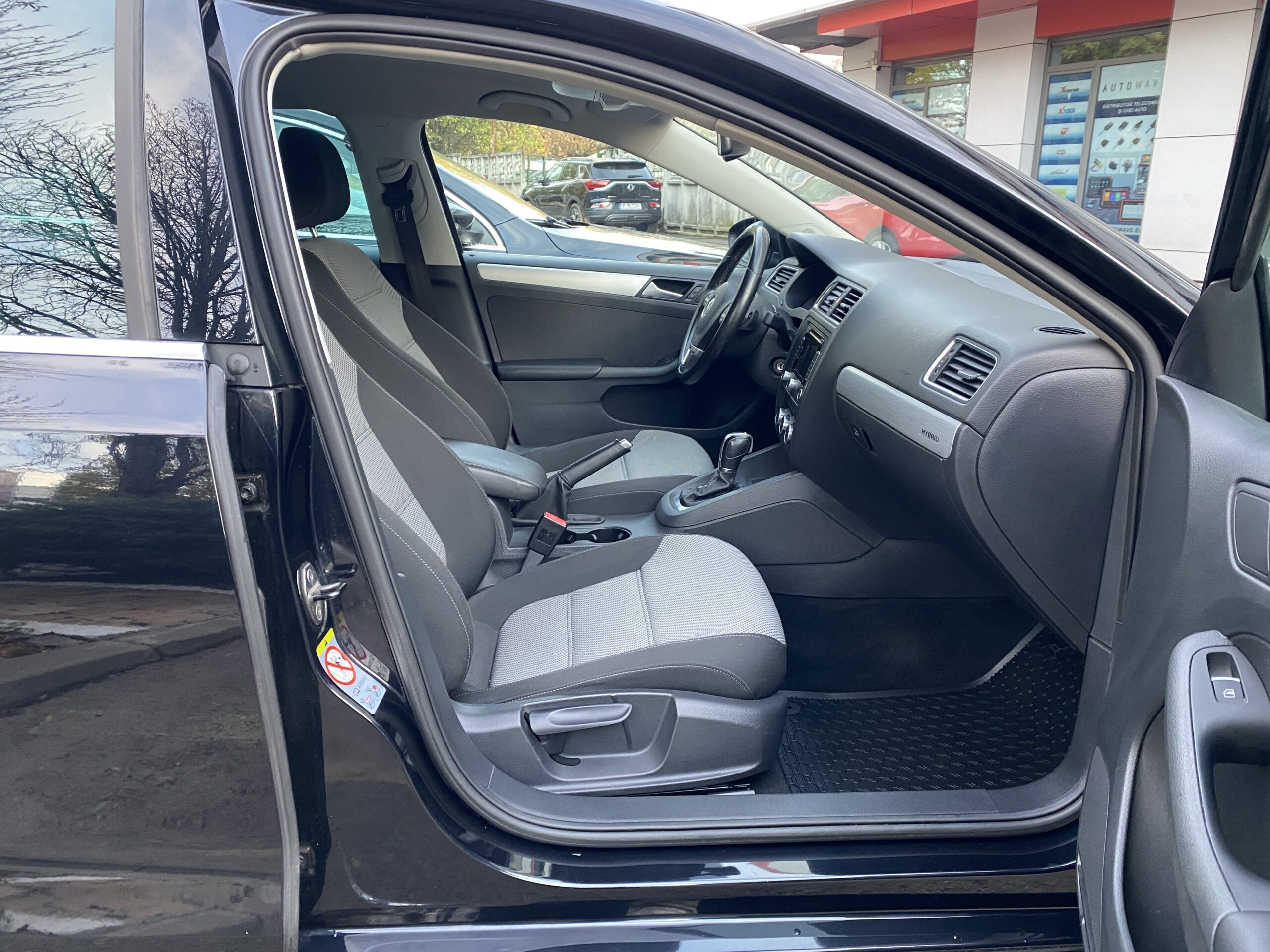 Hybrid Bi.Xenon Navigatie ParkAssist Istoric